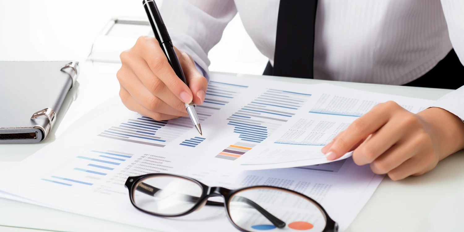 Kadry i płace czym się zajmują?